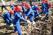 農園整備　「もみがら」まき